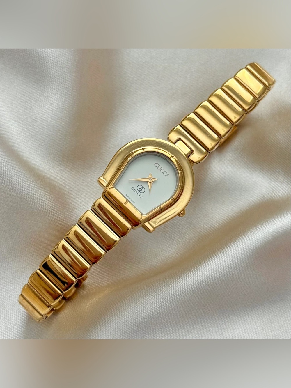 AUTHENTIC RARE GUCCI HORSESHOE GOLD WATCH - Picture 3 of 9